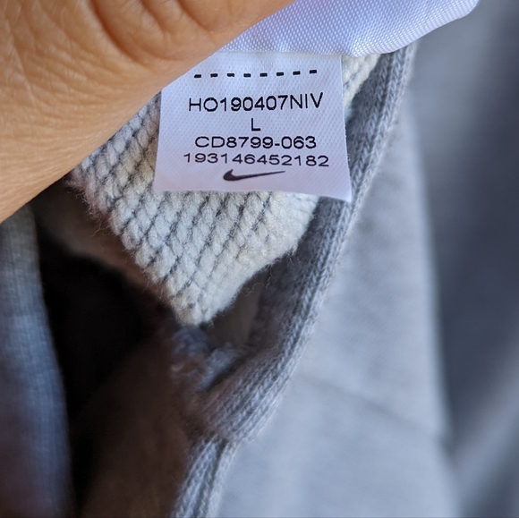 Nike Dri-FIT Women's Full-Zip Training Hoodie Black Size Large CD8799-010 - Picture 2 of 6